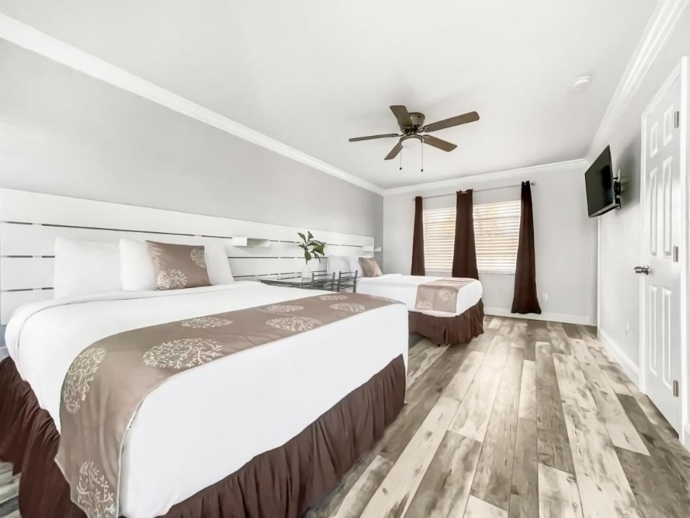 Deluxe Double Room with Side Sea View